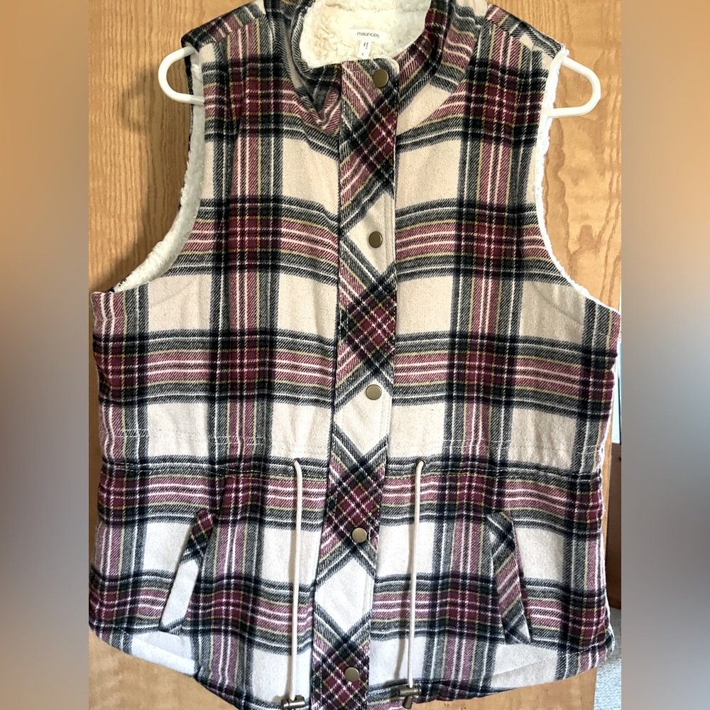 Maurices vest size large color multi